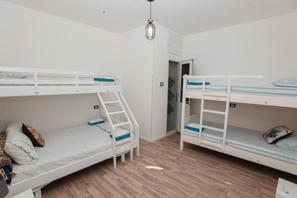 Hostel Nana Wlora Zewnętrze zdjęcie